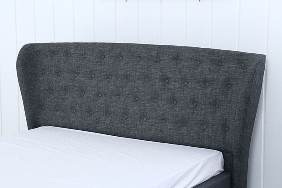 1292G European Wingback, grå linne Knäppt trä-ben stoppad säng